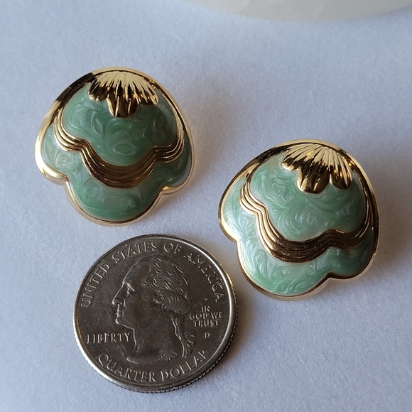 Vintage 1989 Avon Pearlized Pastel Pierced Earrings Gold Tone Enamel - Picture 8 of 8